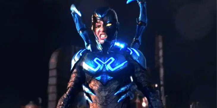 Xolo Maridueña em ação no filme do Besouro Azul