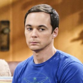 Jim Parsons como Sheldon Cooper em The Big Bang Theory