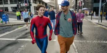Diretor de Homem-Aranha Um Novo Dia e Tom Holland