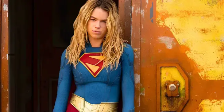 Milly Alcock nos bastidores de Supergirl