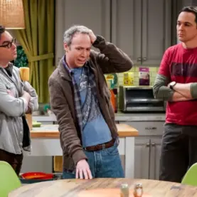 Stuart e os protagonistas de The Big Bang Theory