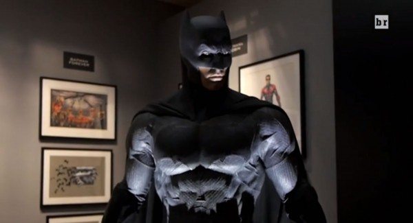 batman-v-superman-costume-600x325