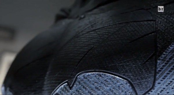 batman-v-superman-costume-chest-600x328
