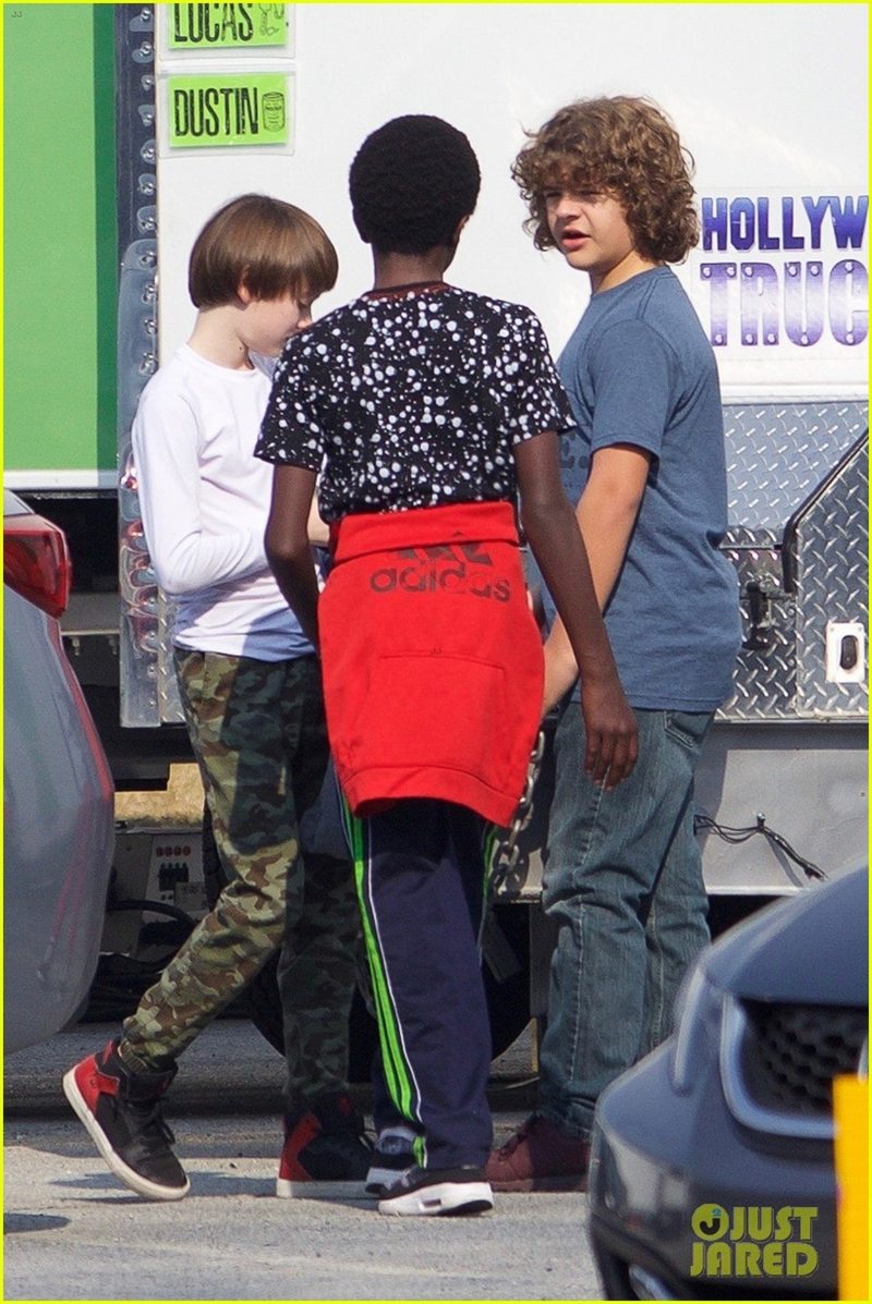 stranger-things-cast-starts-shooting-season-two-01