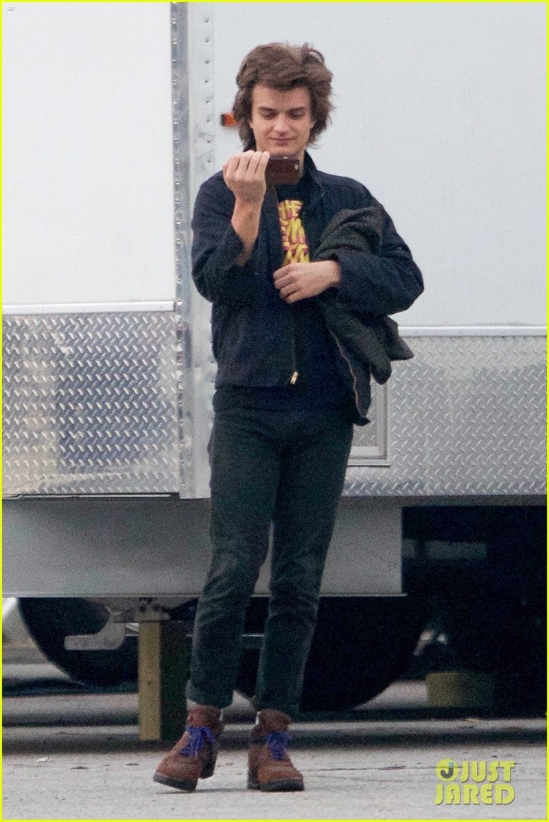 stranger-things-cast-starts-shooting-season-two-02