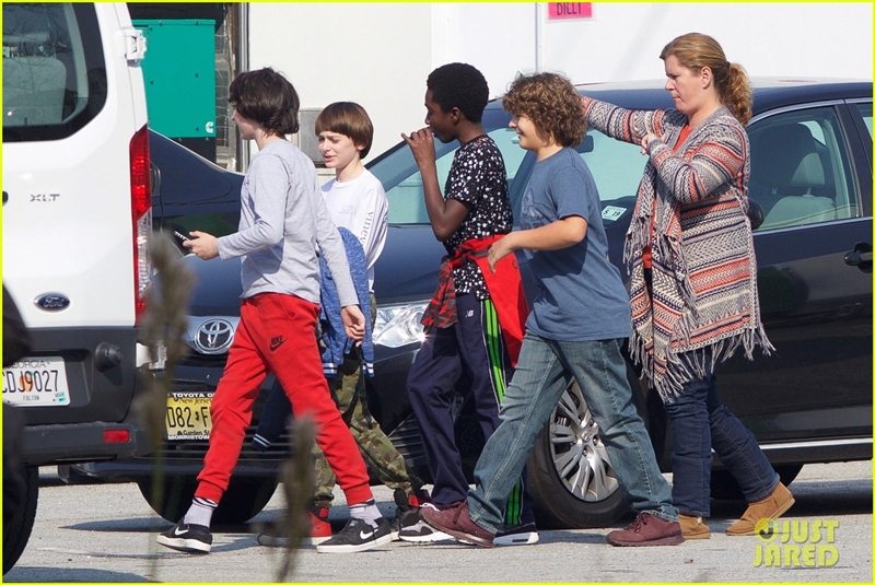 stranger-things-cast-starts-shooting-season-two-04