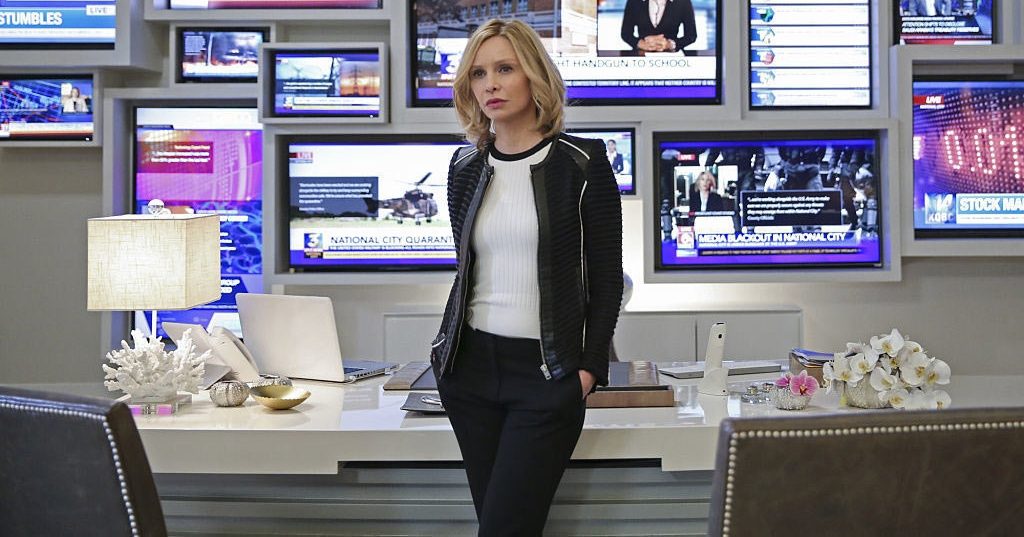 supergirl-calista-flockhart-cat-grant-9fcbc